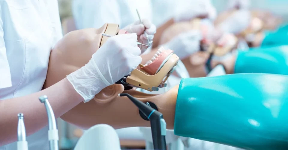 دراسة تخصص طب الاسنان في مصر للسعوديين