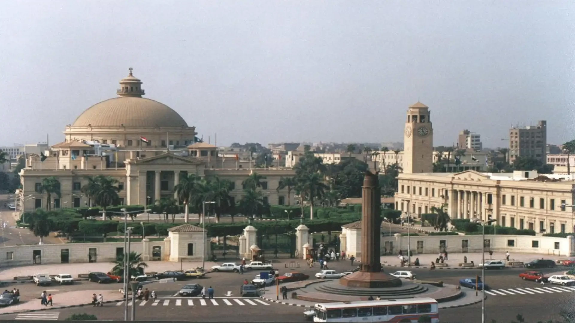 قبول الطلاب الوافدين في الجامعات المصرية